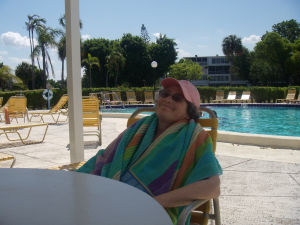 florida-with-bubbie-and-zaida-may-6-13-2008-aunt-diane-at-the-pool-resized.jpg