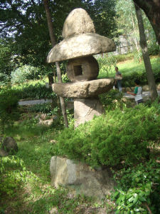 Japan (Aug 25- Sept 10 09) - Osaka Zoo - Interesting sculpture