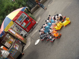 Japan (Aug 25- Sept 10 09) - Osaka Zoo - Souvenir toy army