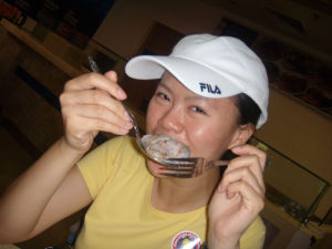 Singapore (Sept 10-17 09) - Grace eats popiah
