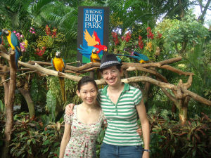 Singapore (Sept 10-17 09) - Jurong Bird Park - Mag and me at the photo posing area
