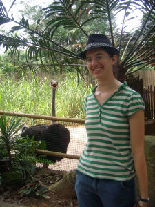 Singapore (Sept 10-17 09) - Jurong Bird Park - Me with the ostrich