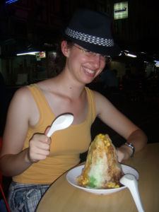 Singapore (Sept 10-17 09) - Me eating ice kachang